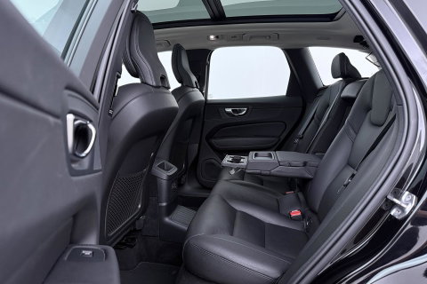 Volvo XC60 Recharge T8 AWD Business Pro | ACC | Panoramadak | 360° Camera | Head-Up | Harman/Kardon | Trekhaak | BLIS | Stoel+Stuurverwarming