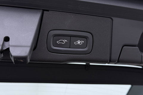Volvo XC60 Recharge T8 AWD Business Pro | ACC | Panoramadak | 360° Camera | Head-Up | Harman/Kardon | Trekhaak | BLIS | Stoel+Stuurverwarming