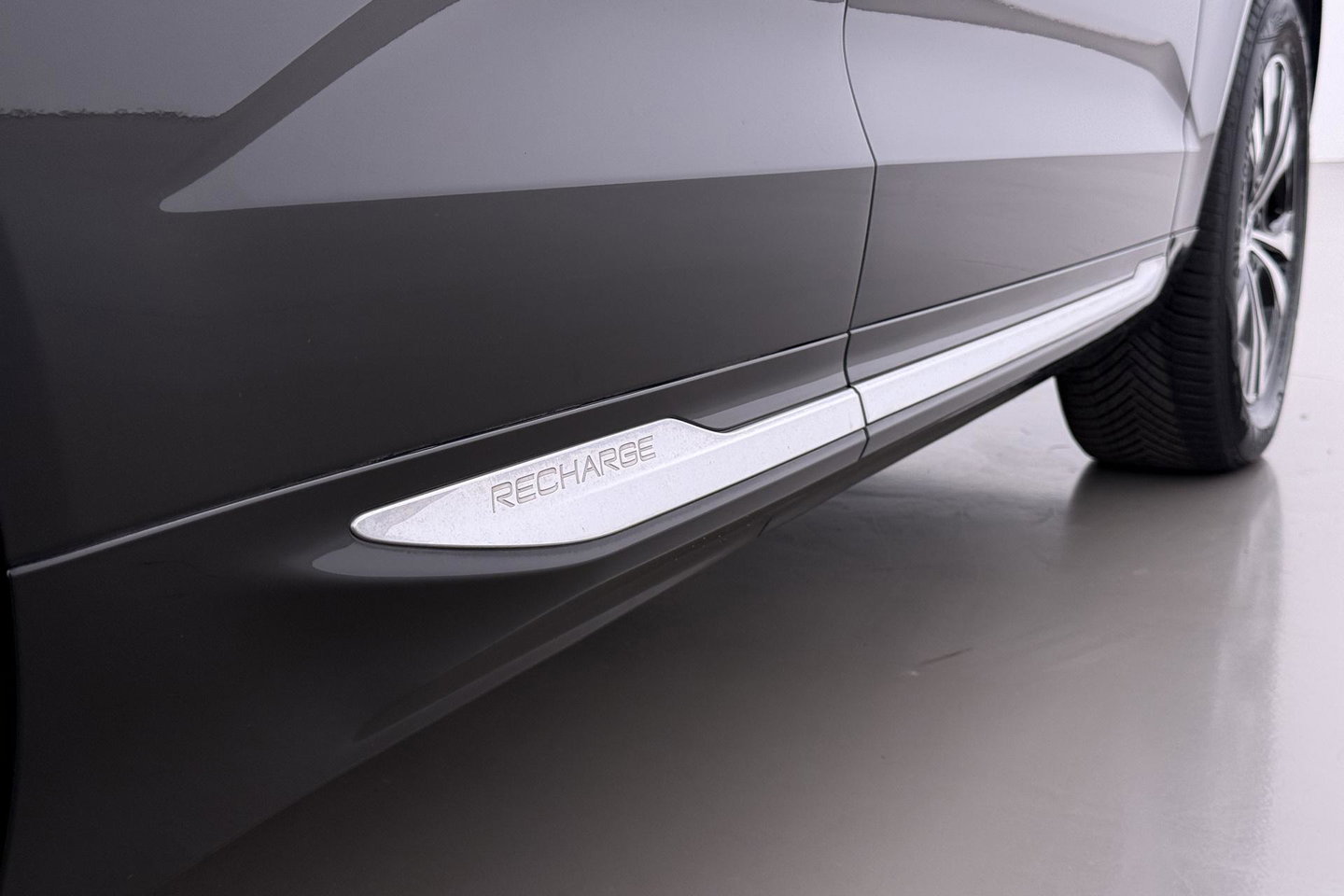 Volvo XC60 Recharge T8 AWD Business Pro | ACC | Panoramadak | 360° Camera | Head-Up | Harman/Kardon | Trekhaak | BLIS | Stoel+Stuurverwarming