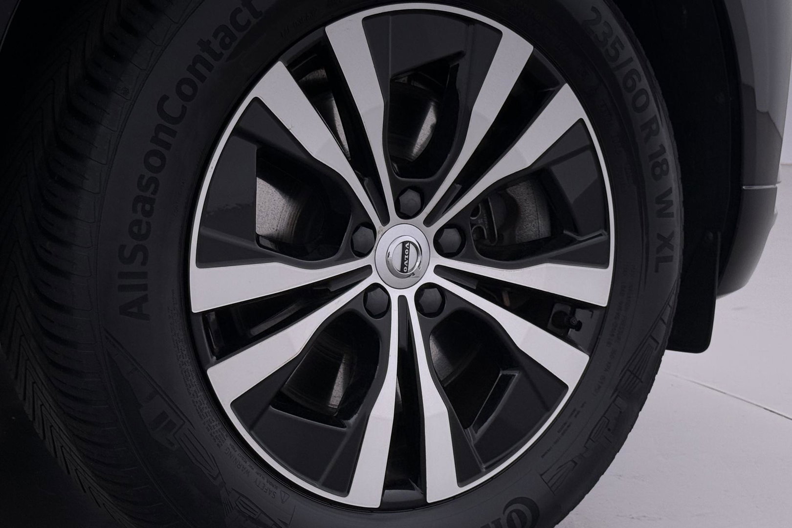 Volvo XC60 Recharge T8 AWD Business Pro | ACC | Panoramadak | 360° Camera | Head-Up | Harman/Kardon | Trekhaak | BLIS | Stoel+Stuurverwarming