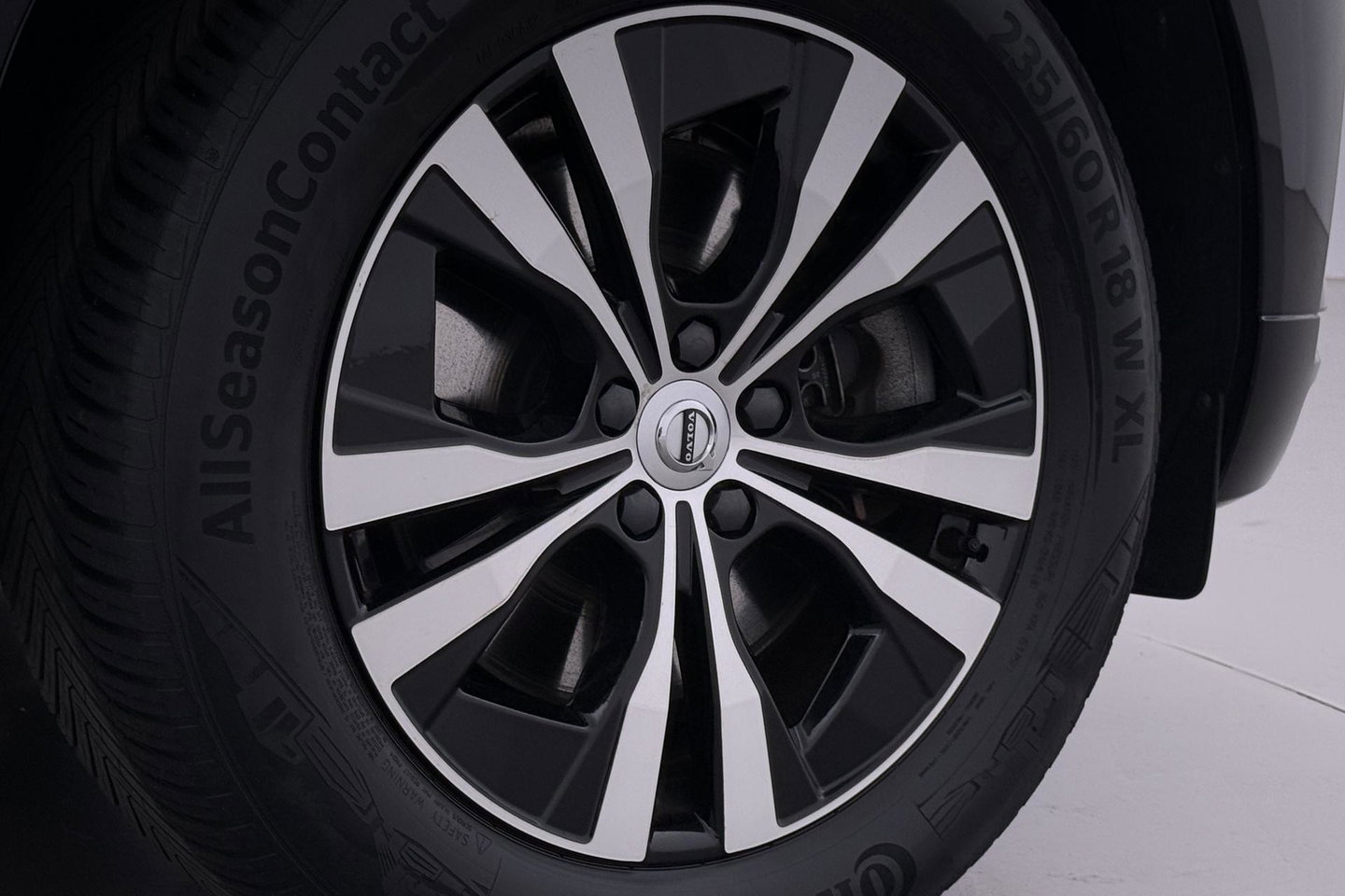 Volvo XC60 Recharge T8 AWD Business Pro | ACC | Panoramadak | 360° Camera | Head-Up | Harman/Kardon | Trekhaak | BLIS | Stoel+Stuurverwarming