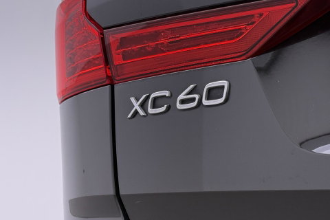 Volvo XC60 Recharge T8 AWD Business Pro | ACC | Panoramadak | 360° Camera | Head-Up | Harman/Kardon | Trekhaak | BLIS | Stoel+Stuurverwarming