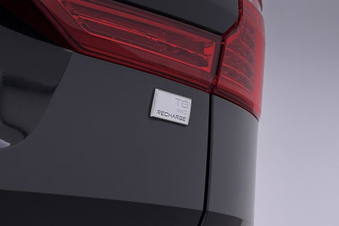 Volvo XC60 Recharge T8 AWD Business Pro | ACC | Panoramadak | 360° Camera | Head-Up | Harman/Kardon | Trekhaak | BLIS | Stoel+Stuurverwarming