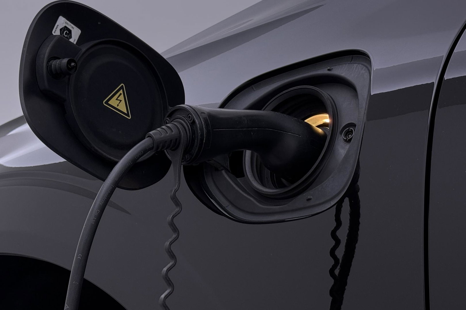 Volvo XC60 Recharge T8 AWD Business Pro | ACC | Panoramadak | 360° Camera | Head-Up | Harman/Kardon | Trekhaak | BLIS | Stoel+Stuurverwarming