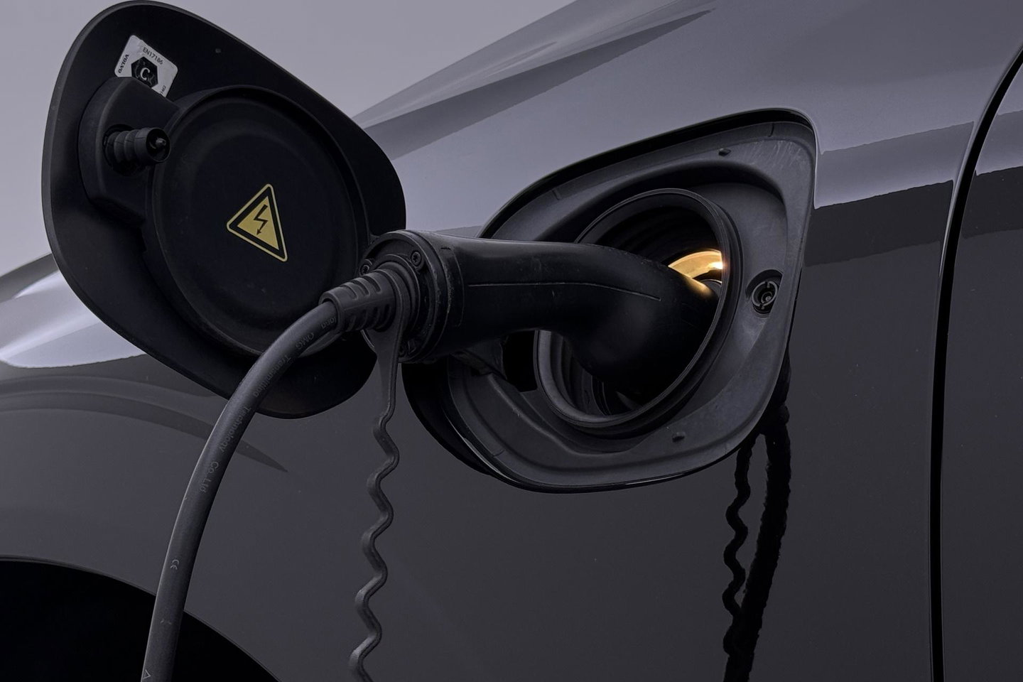 Volvo XC60 Recharge T8 AWD Business Pro | ACC | Panoramadak | 360° Camera | Head-Up | Harman/Kardon | Trekhaak | BLIS | Stoel+Stuurverwarming