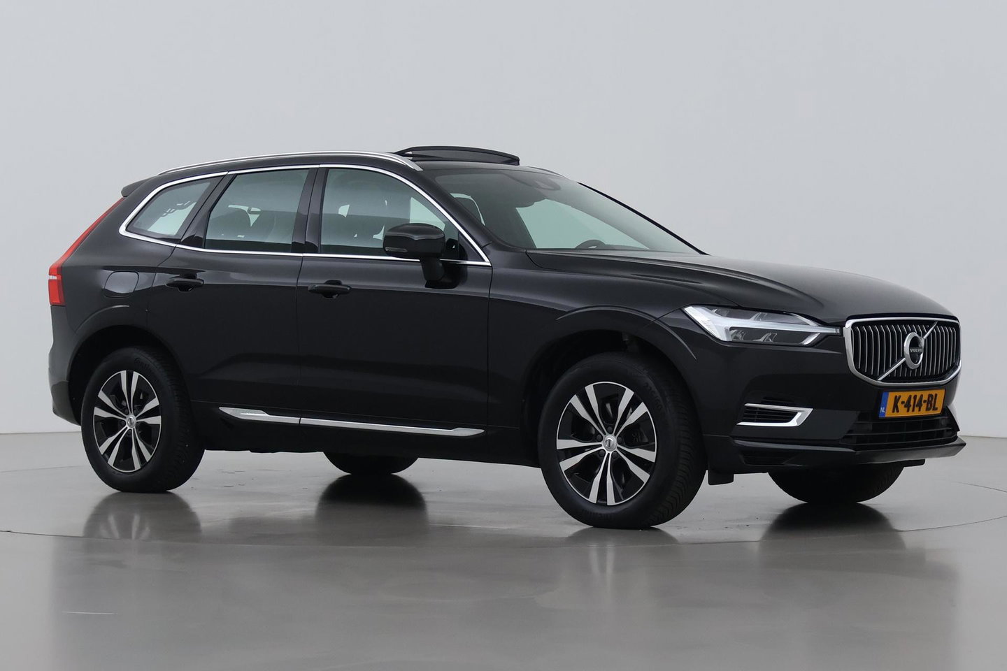 Volvo XC60 Recharge T8 AWD Business Pro | ACC | Panoramadak | 360° Camera | Head-Up | Harman/Kardon | Trekhaak | BLIS | Stoel+Stuurverwarming