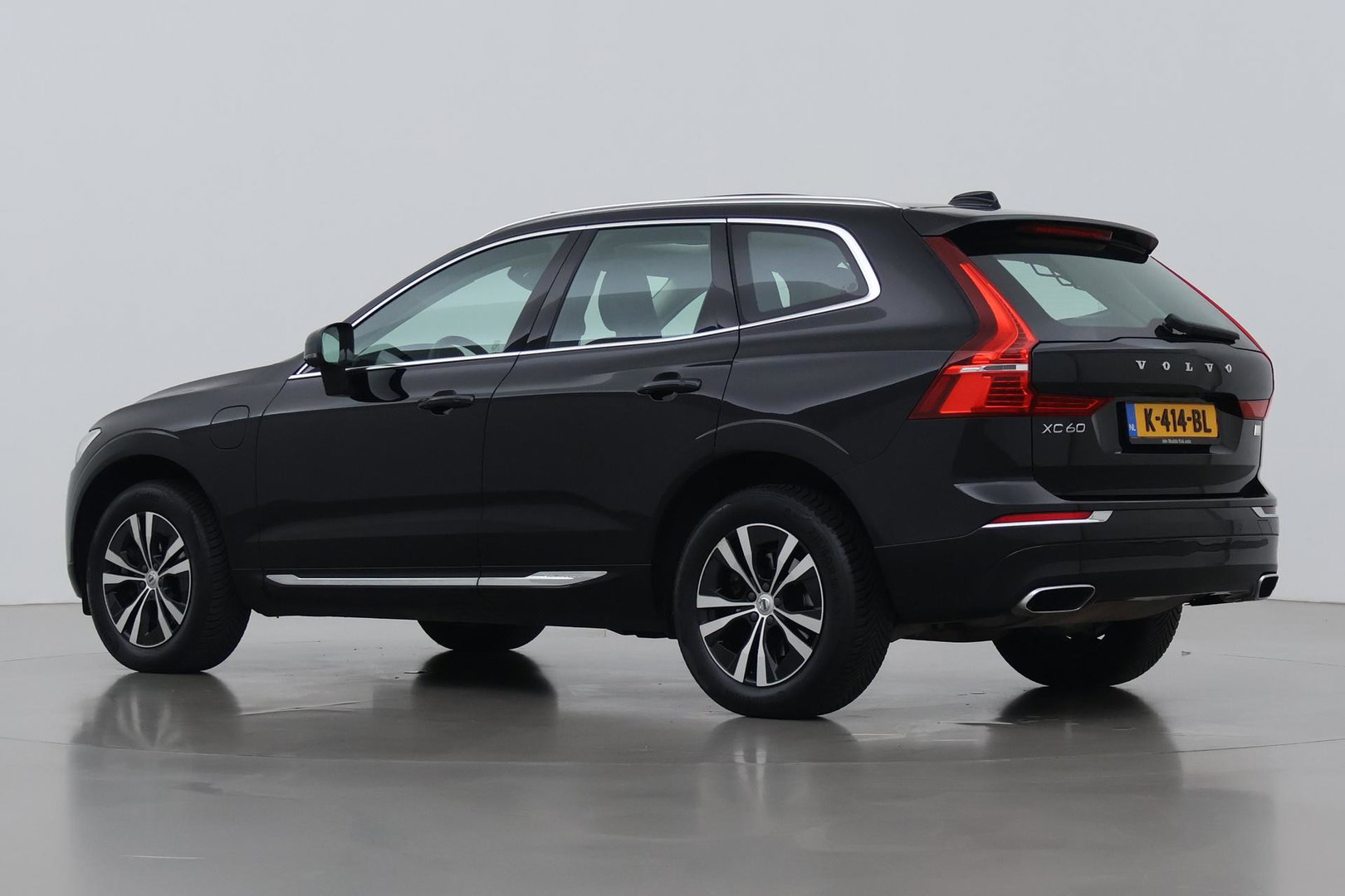 Volvo XC60 Recharge T8 AWD Business Pro | ACC | Panoramadak | 360° Camera | Head-Up | Harman/Kardon | Trekhaak | BLIS | Stoel+Stuurverwarming