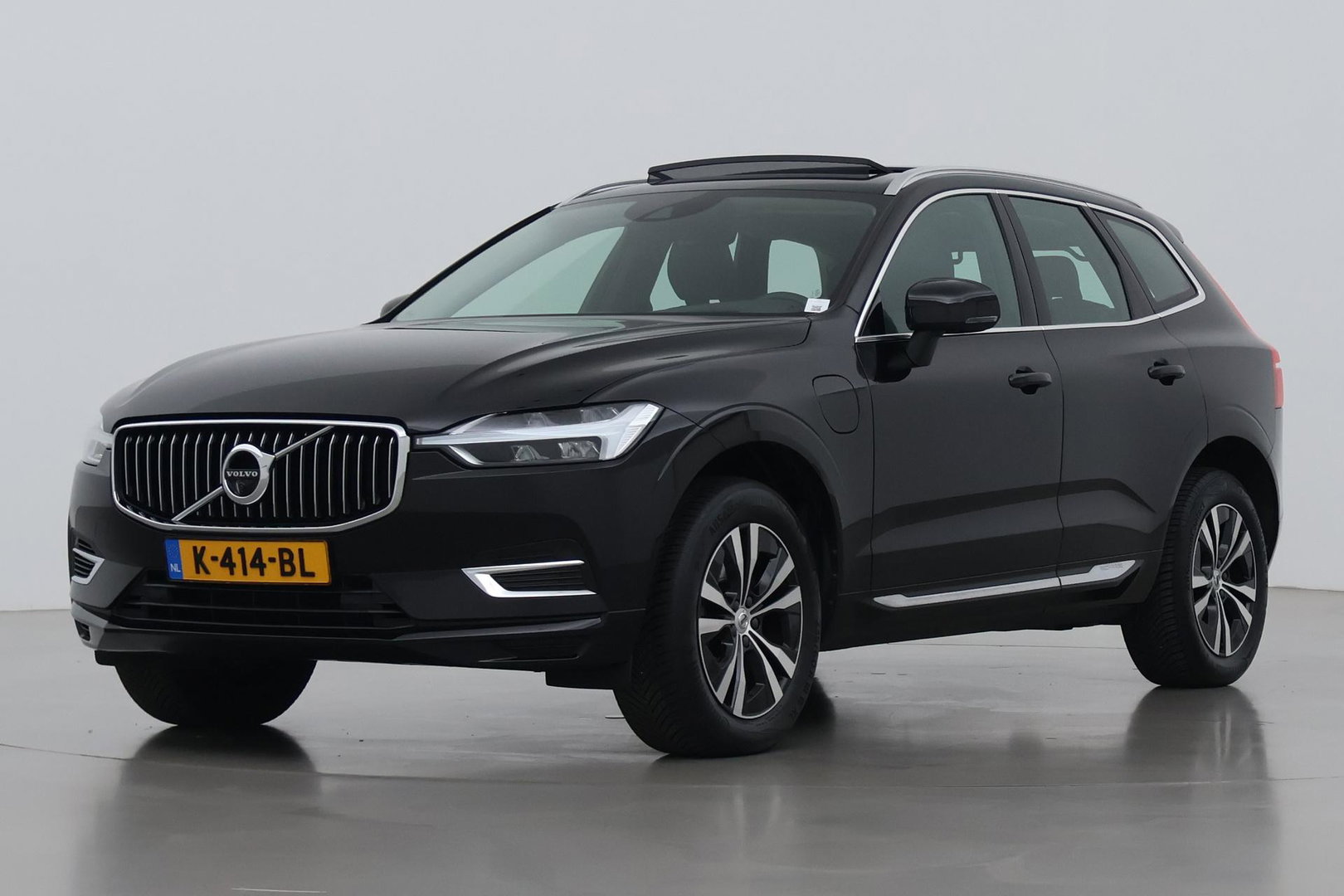 Volvo XC60 Recharge T8 AWD Business Pro | ACC | Panoramadak | 360° Camera | Head-Up | Harman/Kardon | Trekhaak | BLIS | Stoel+Stuurverwarming