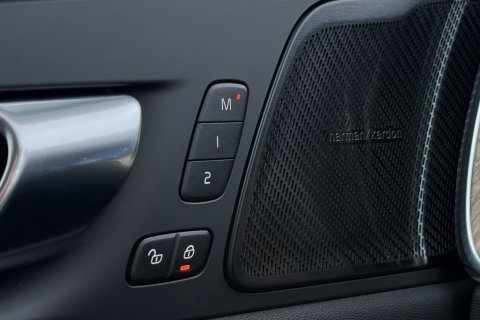 Volvo XC60 T8 Plug-in hybrid Plus Dark | ACC | Harman/Kardon | 360° Camera | Stoel+Stuurverwarming | BLIS | Memory