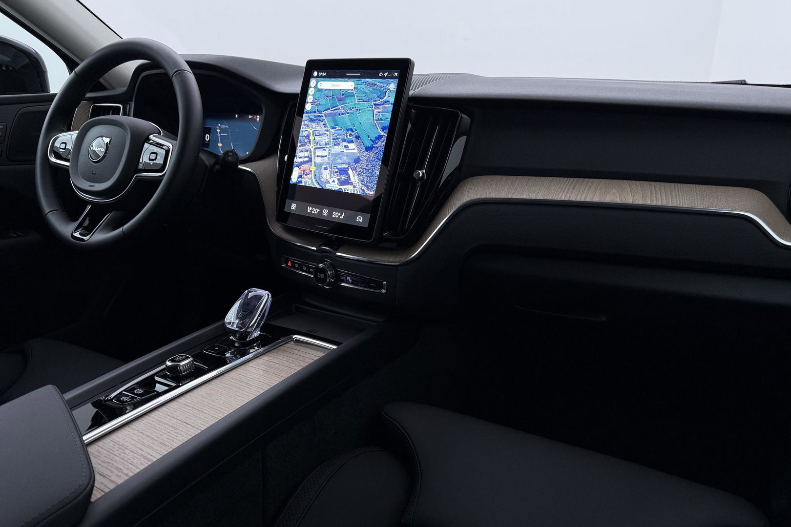 Volvo XC60 T8 Plug-in hybrid Plus Dark | ACC | Harman/Kardon | 360° Camera | Stoel+Stuurverwarming | BLIS | Memory
