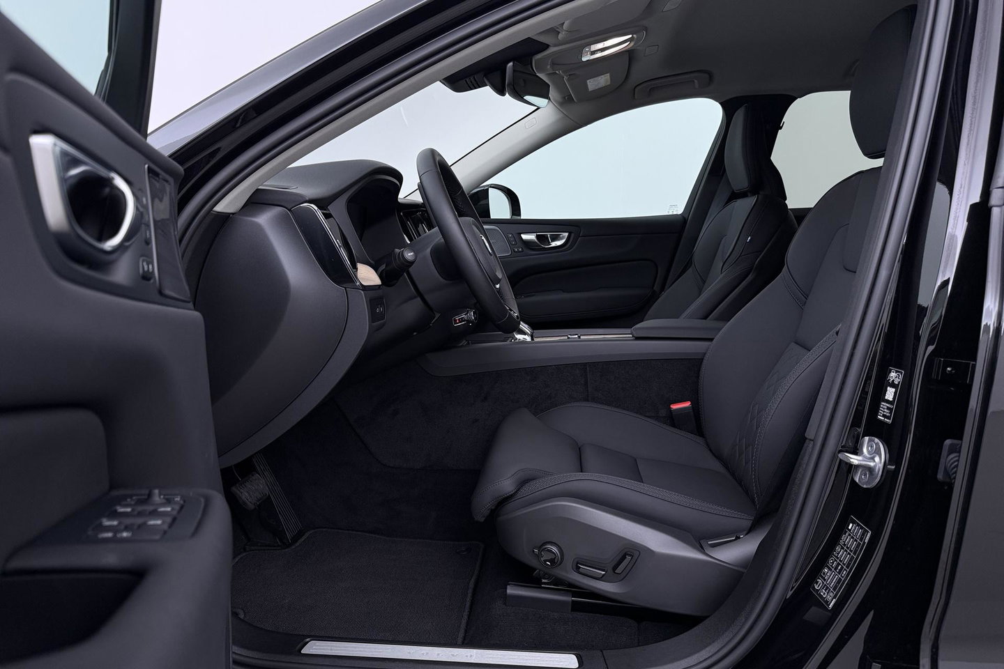 Volvo XC60 T8 Plug-in hybrid Plus Dark | ACC | Harman/Kardon | 360° Camera | Stoel+Stuurverwarming | BLIS | Memory