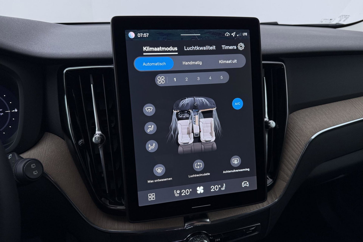 Volvo XC60 T8 Plug-in hybrid Plus Dark | ACC | Harman/Kardon | 360° Camera | Stoel+Stuurverwarming | BLIS | Memory