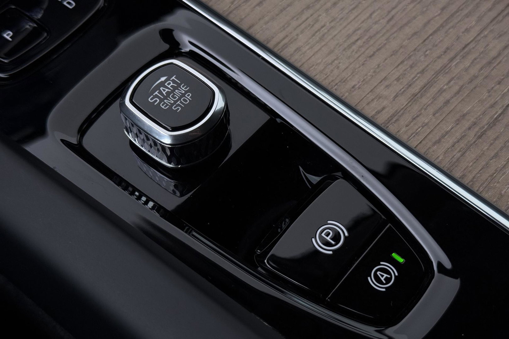 Volvo XC60 T8 Plug-in hybrid Plus Dark | ACC | Harman/Kardon | 360° Camera | Stoel+Stuurverwarming | BLIS | Memory