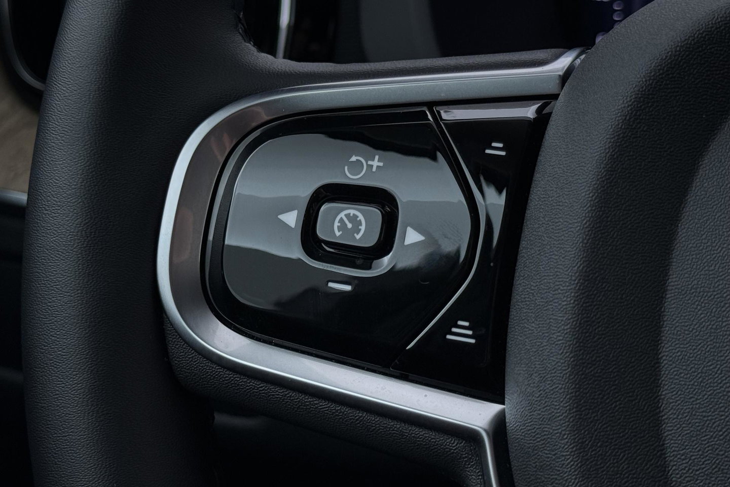 Volvo XC60 T8 Plug-in hybrid Plus Dark | ACC | Harman/Kardon | 360° Camera | Stoel+Stuurverwarming | BLIS | Memory