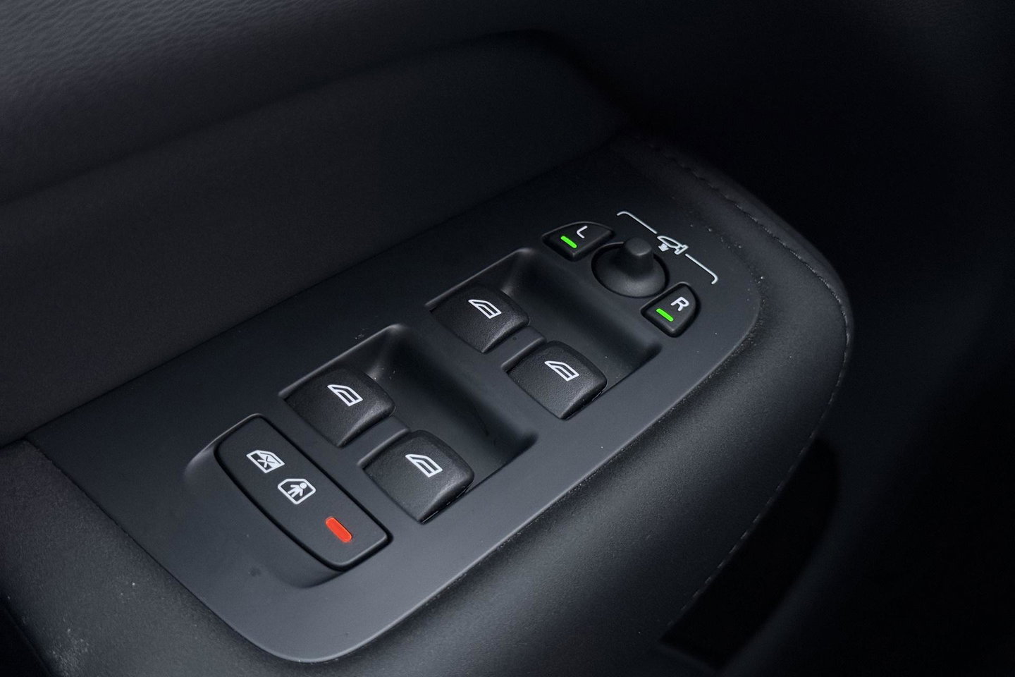 Volvo XC60 T8 Plug-in hybrid Plus Dark | ACC | Harman/Kardon | 360° Camera | Stoel+Stuurverwarming | BLIS | Memory