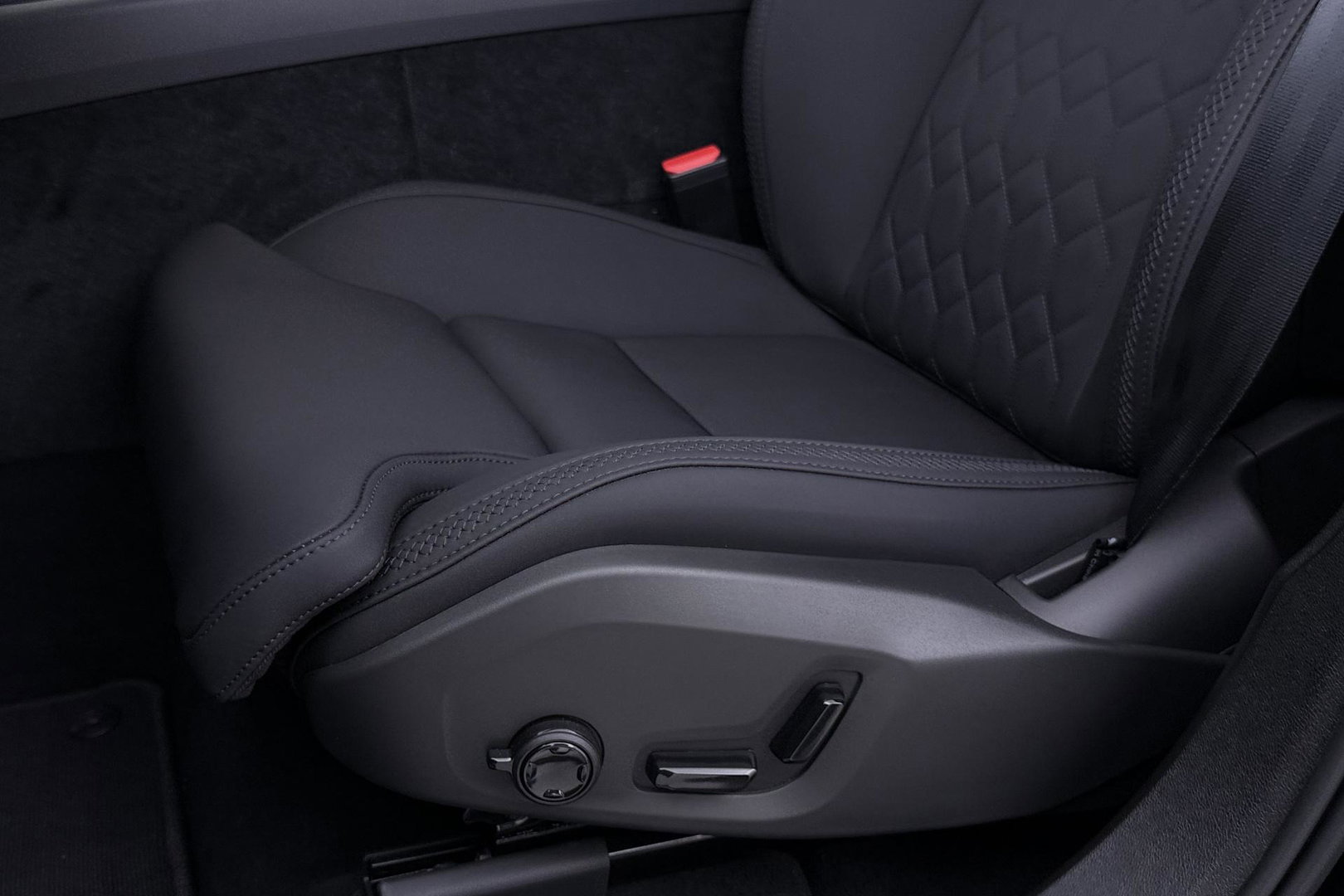 Volvo XC60 T8 Plug-in hybrid Plus Dark | ACC | Harman/Kardon | 360° Camera | Stoel+Stuurverwarming | BLIS | Memory