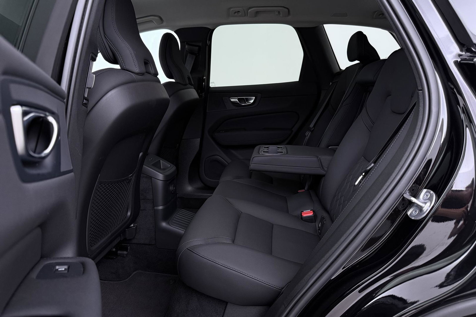 Volvo XC60 T8 Plug-in hybrid Plus Dark | ACC | Harman/Kardon | 360° Camera | Stoel+Stuurverwarming | BLIS | Memory