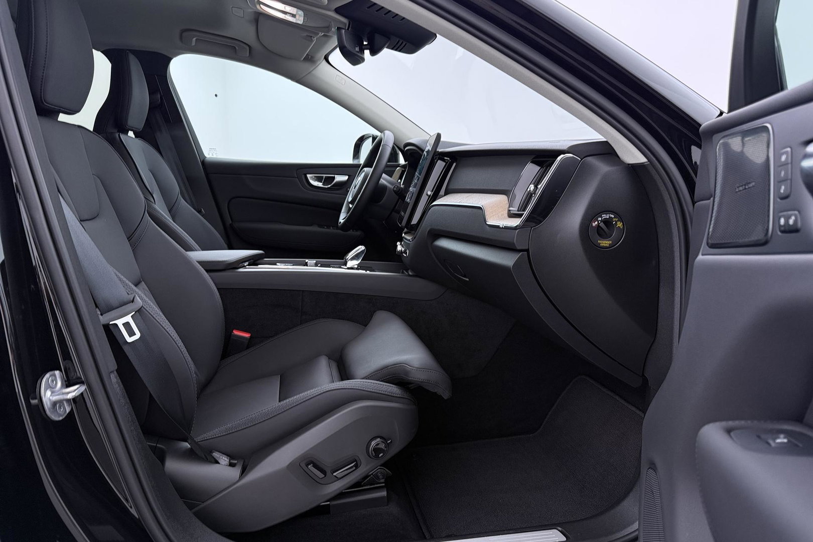 Volvo XC60 T8 Plug-in hybrid Plus Dark | ACC | Harman/Kardon | 360° Camera | Stoel+Stuurverwarming | BLIS | Memory