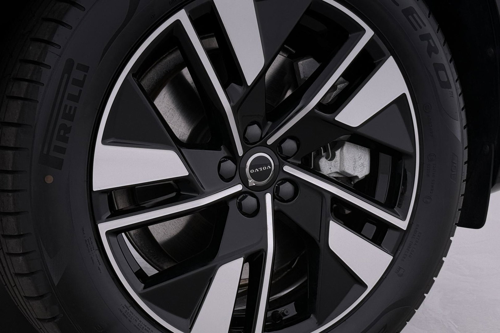 Volvo XC60 T8 Plug-in hybrid Plus Dark | ACC | Harman/Kardon | 360° Camera | Stoel+Stuurverwarming | BLIS | Memory