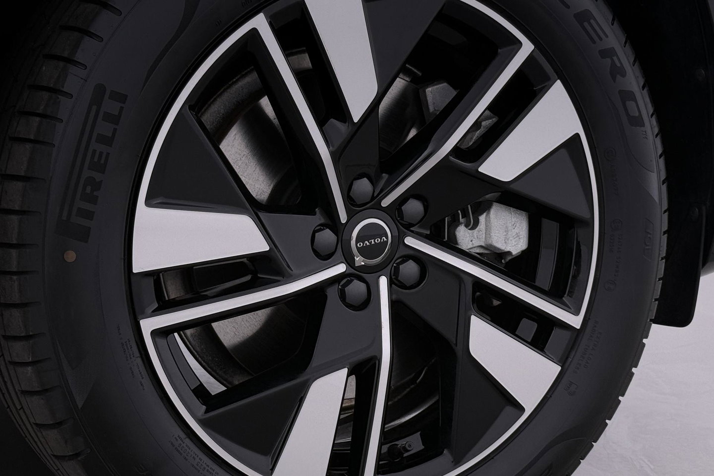 Volvo XC60 T8 Plug-in hybrid Plus Dark | ACC | Harman/Kardon | 360° Camera | Stoel+Stuurverwarming | BLIS | Memory