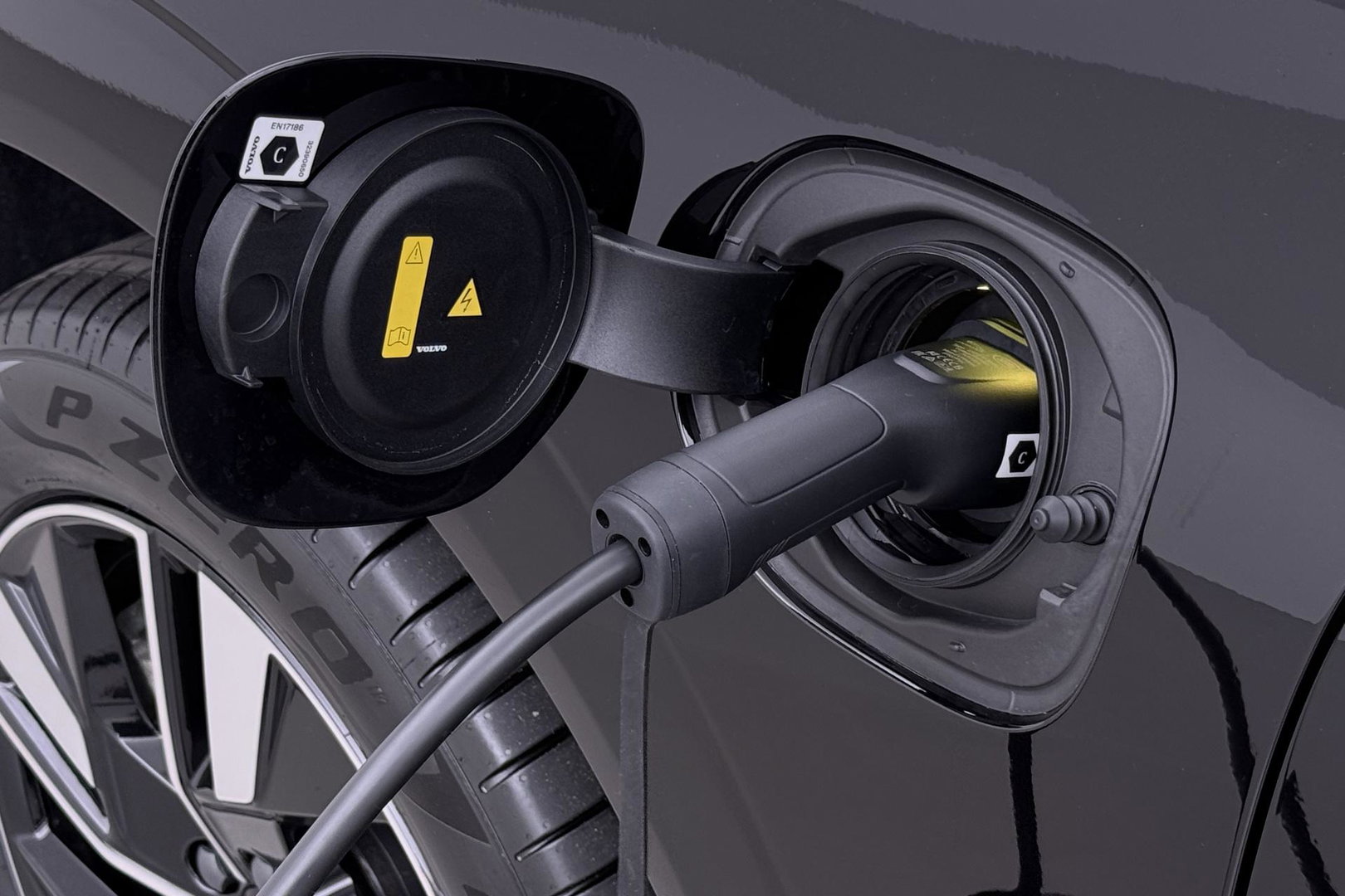 Volvo XC60 T8 Plug-in hybrid Plus Dark | ACC | Harman/Kardon | 360° Camera | Stoel+Stuurverwarming | BLIS | Memory