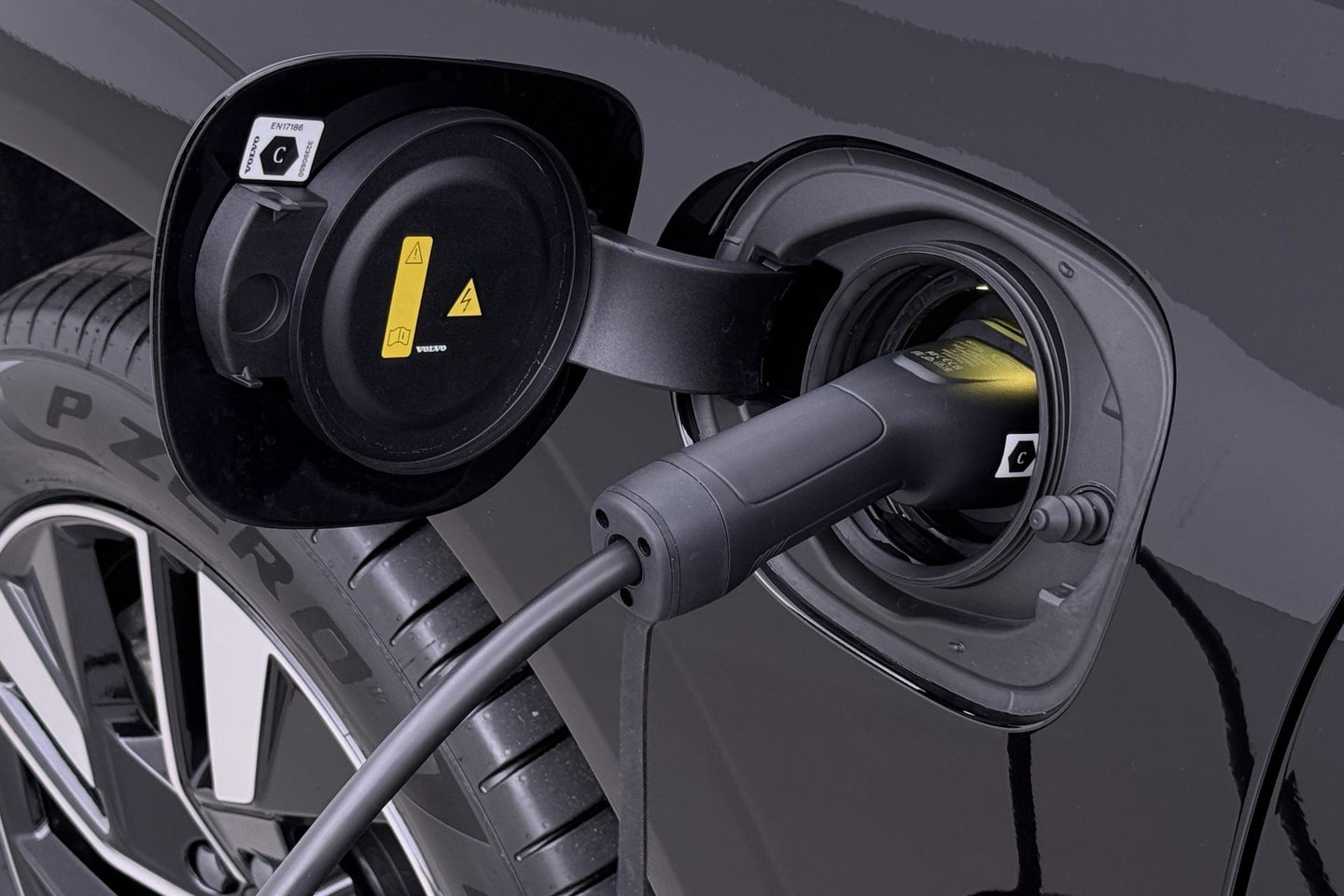 Volvo XC60 T8 Plug-in hybrid Plus Dark | ACC | Harman/Kardon | 360° Camera | Stoel+Stuurverwarming | BLIS | Memory