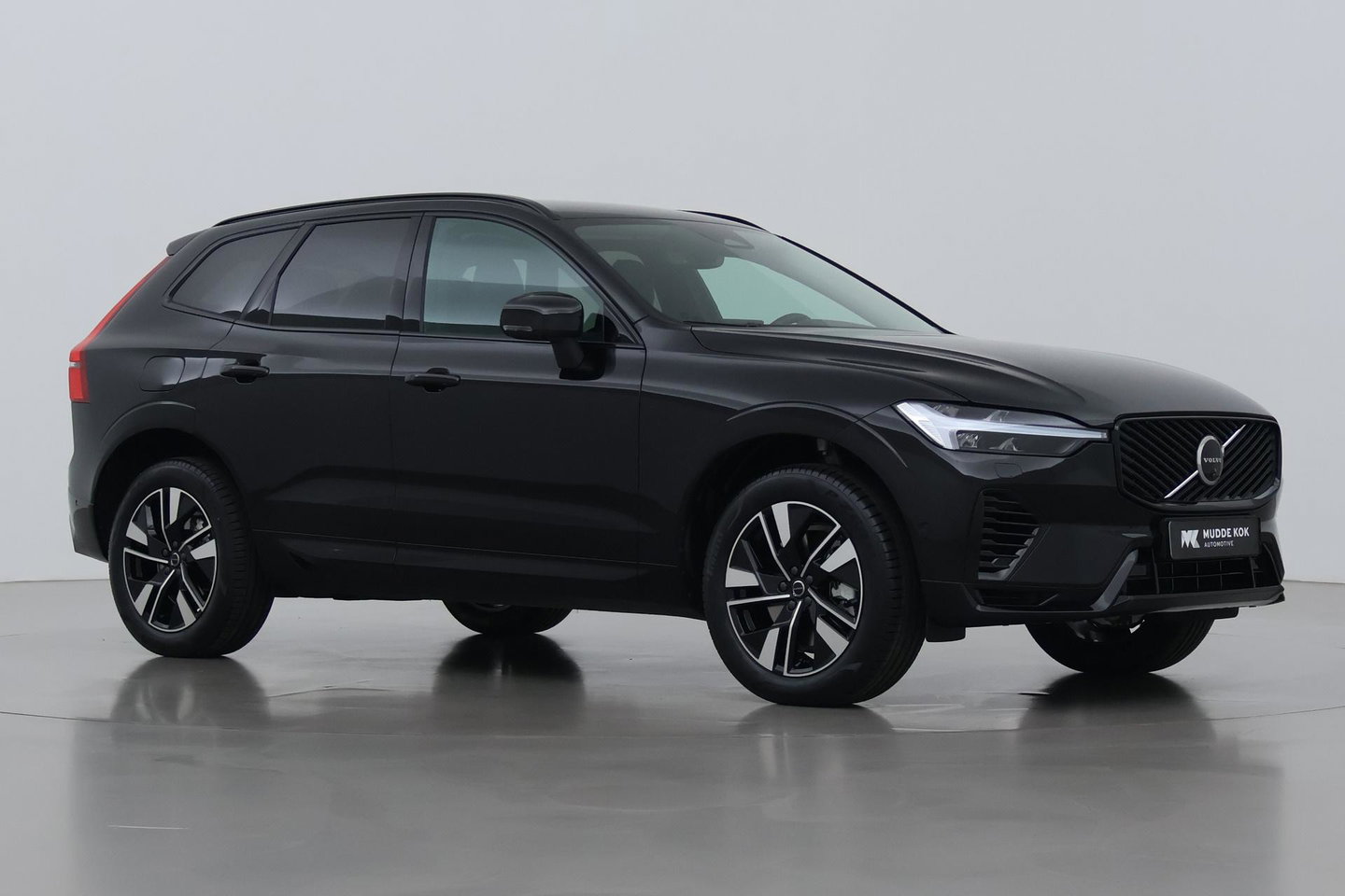 Volvo XC60 T8 Plug-in hybrid Plus Dark | ACC | Harman/Kardon | 360° Camera | Stoel+Stuurverwarming | BLIS | Memory