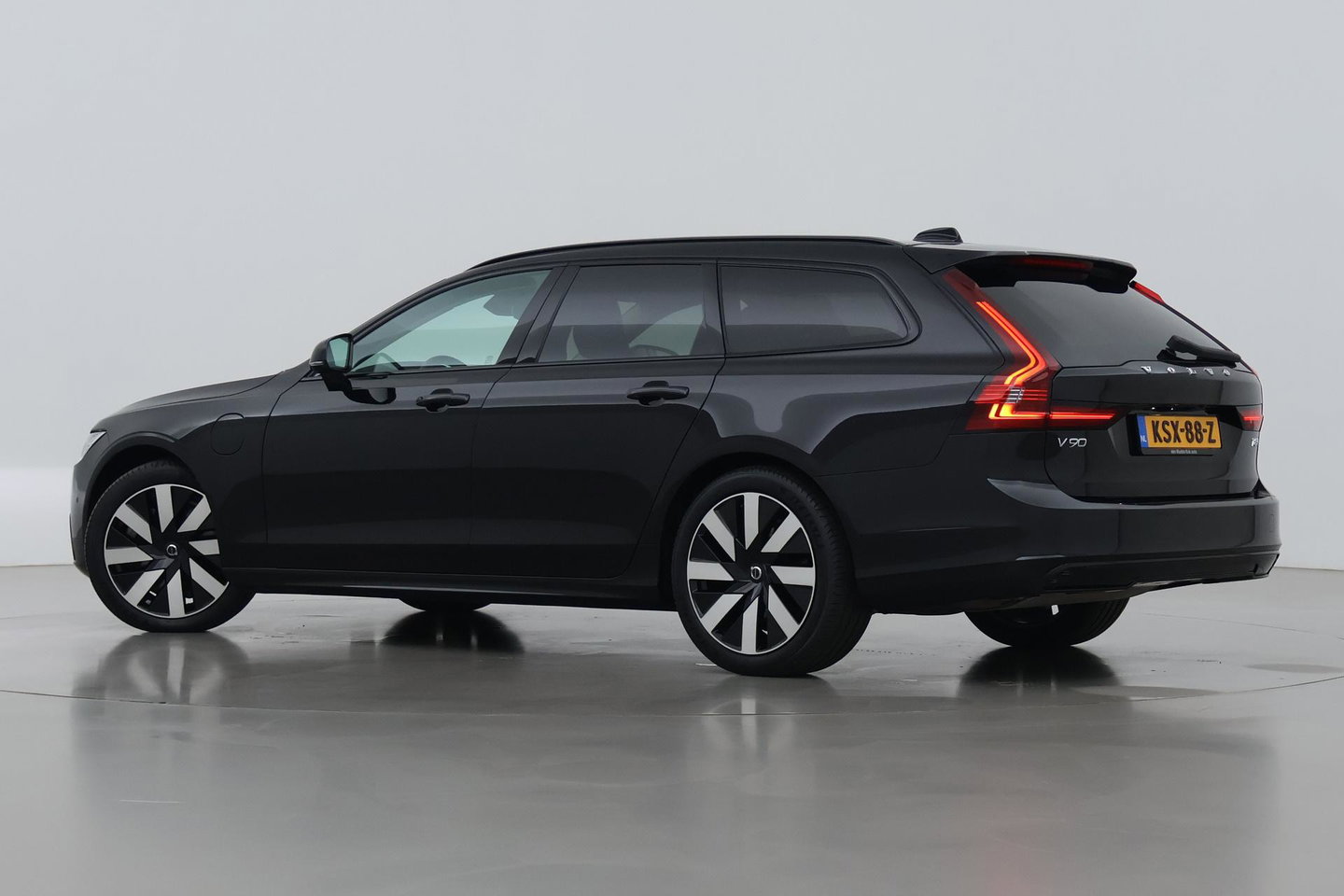 Volvo V90 T8 Plug-in hybrid Plus Dark | ACC | 360° Camera | Harman/Kardon | Keyless | Stoel+Stuurverwarming | 19 Inch