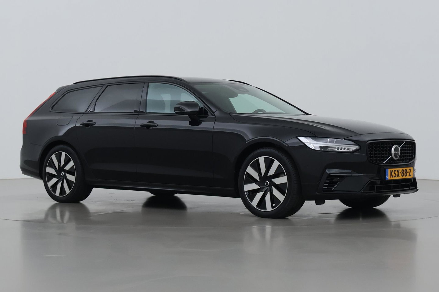 Volvo V90 T8 Plug-in hybrid Plus Dark | ACC | 360° Camera | Harman/Kardon | Keyless | Stoel+Stuurverwarming | 19 Inch