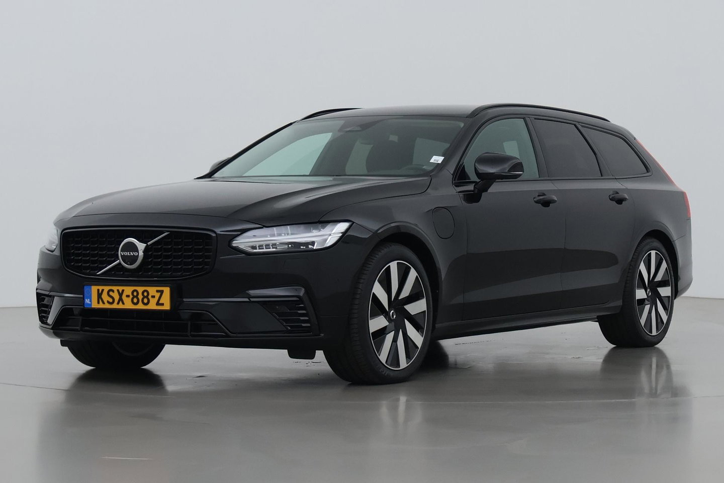 Volvo V90 T8 Plug-in hybrid Plus Dark | ACC | 360° Camera | Harman/Kardon | Keyless | Stoel+Stuurverwarming | 19 Inch