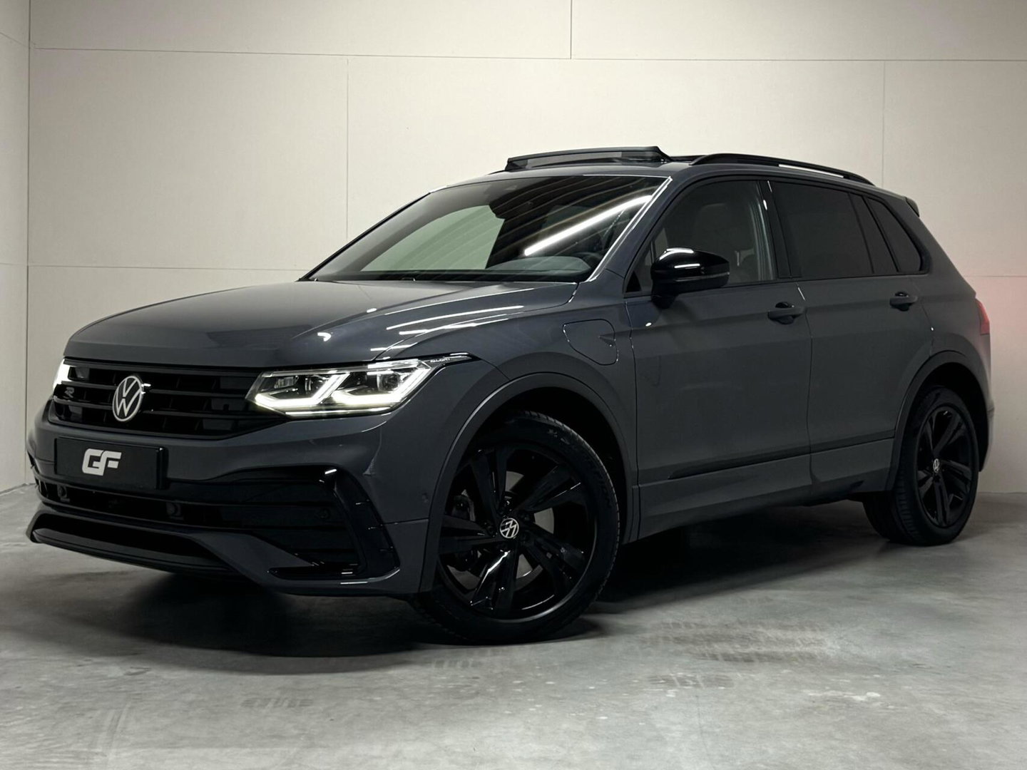 Volkswagen Tiguan 1.4 TSI eHybrid Black Style R-Line Pano Sfeer Camera NAP