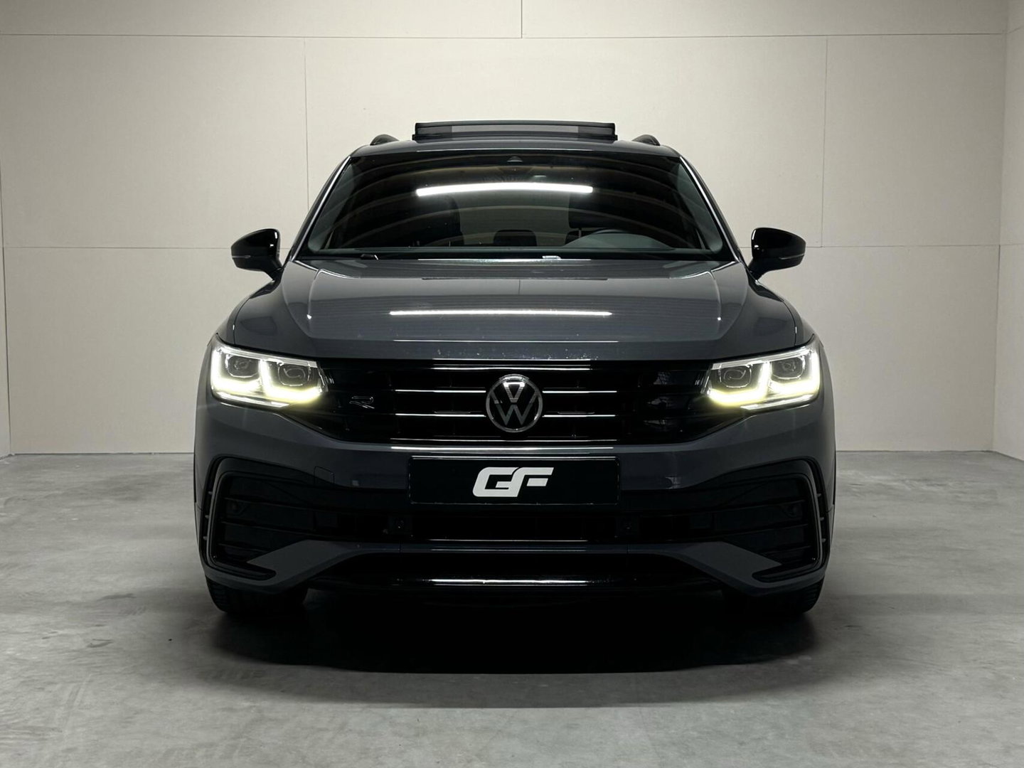 Volkswagen Tiguan 1.4 TSI eHybrid Black Style R-Line Pano Sfeer Camera NAP