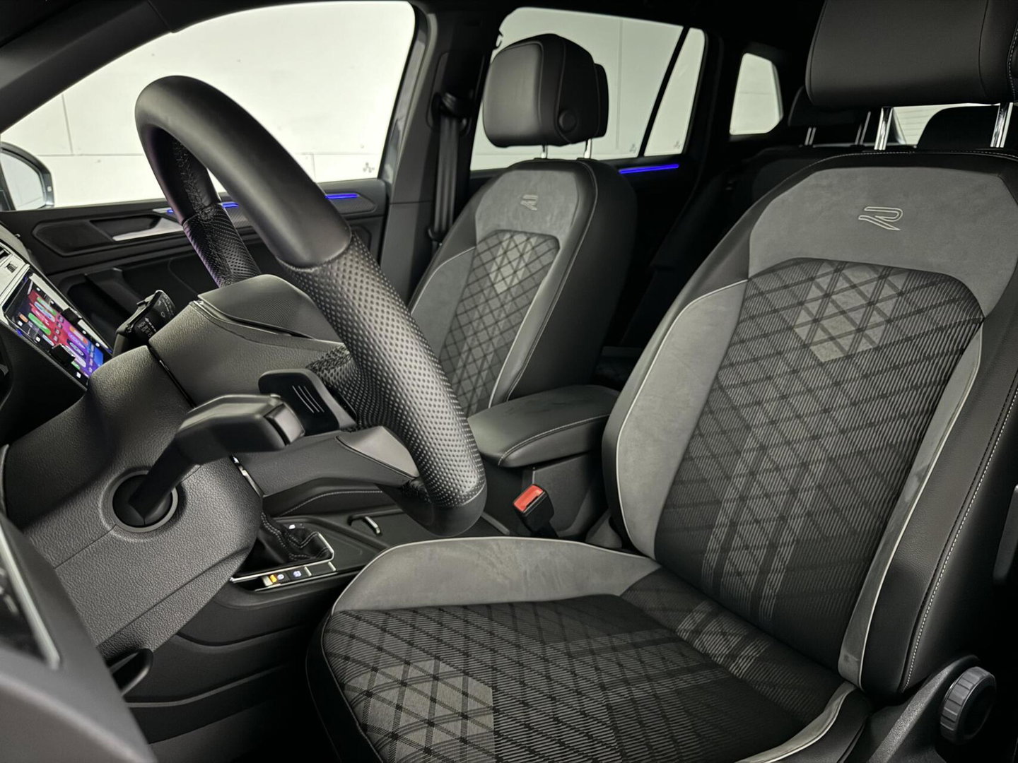 Volkswagen Tiguan 1.4 TSI eHybrid Black Style R-Line Pano Sfeer Camera NAP