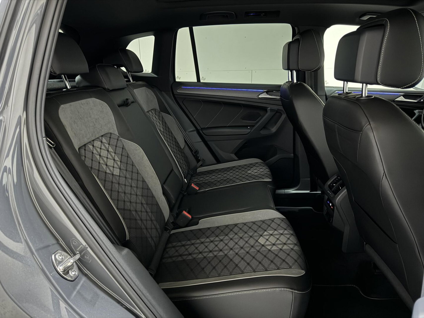 Volkswagen Tiguan 1.4 TSI eHybrid Black Style R-Line Pano Sfeer Camera NAP