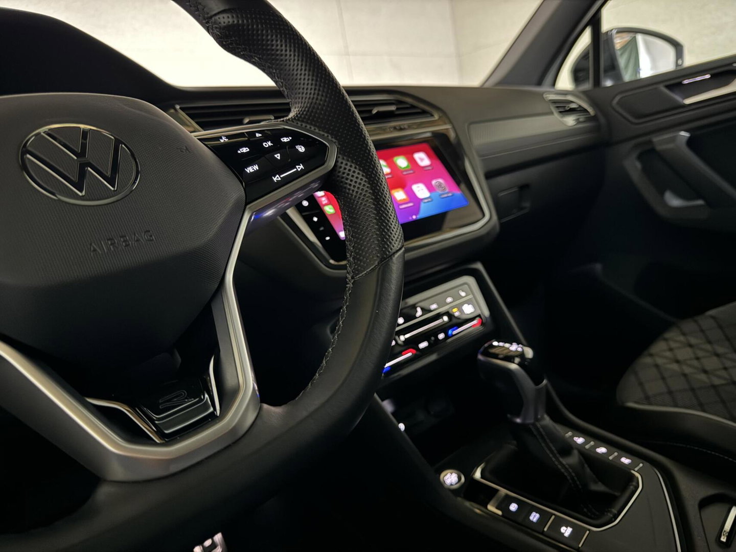 Volkswagen Tiguan 1.4 TSI eHybrid Black Style R-Line Pano Sfeer Camera NAP