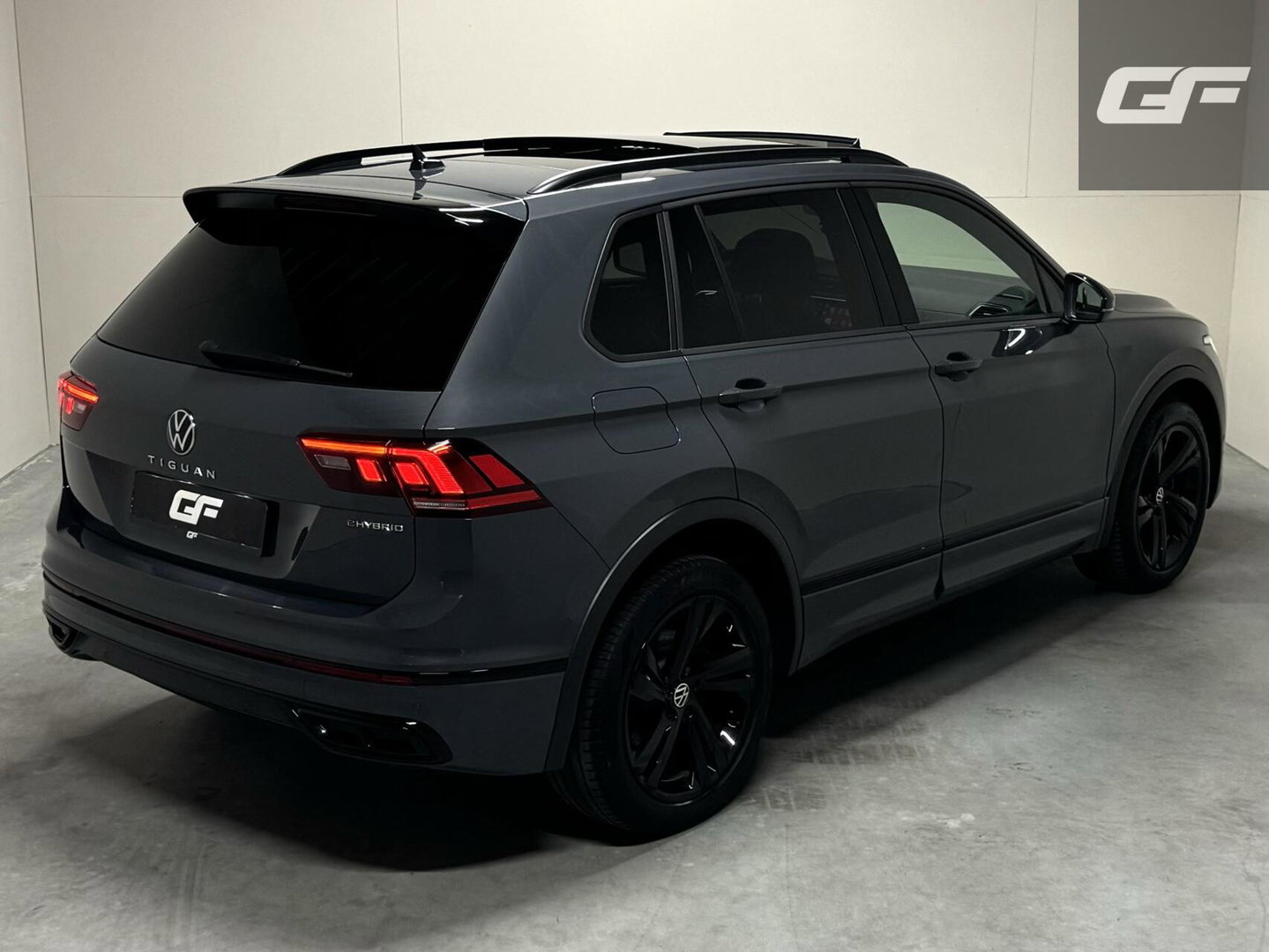 Volkswagen Tiguan 1.4 TSI eHybrid Black Style R-Line Pano Sfeer Camera NAP