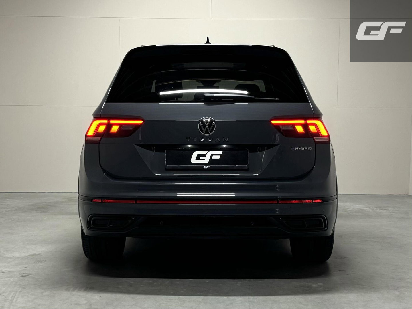 Volkswagen Tiguan 1.4 TSI eHybrid Black Style R-Line Pano Sfeer Camera NAP