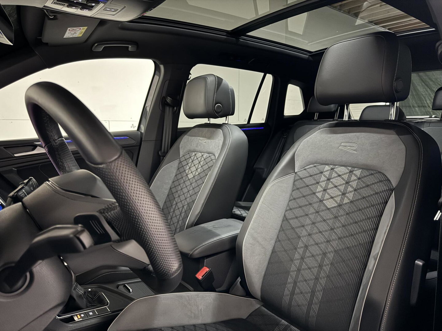 Volkswagen Tiguan 1.4 TSI eHybrid Black Style R-Line Pano Sfeer Camera NAP