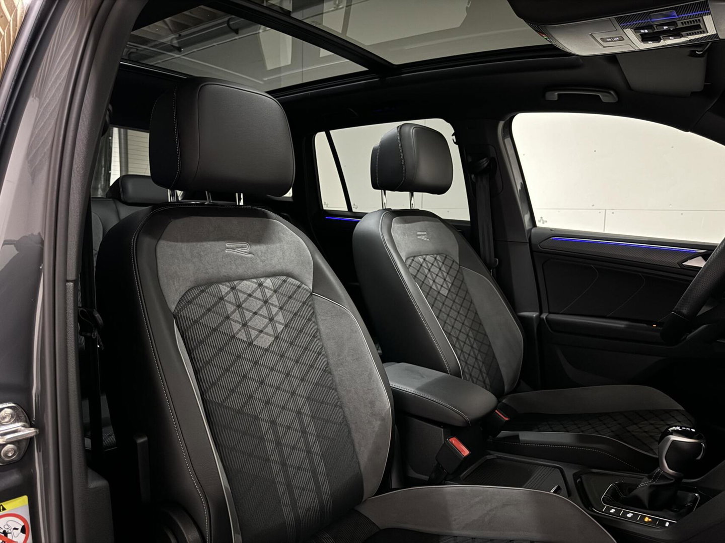 Volkswagen Tiguan 1.4 TSI eHybrid Black Style R-Line Pano Sfeer Camera NAP
