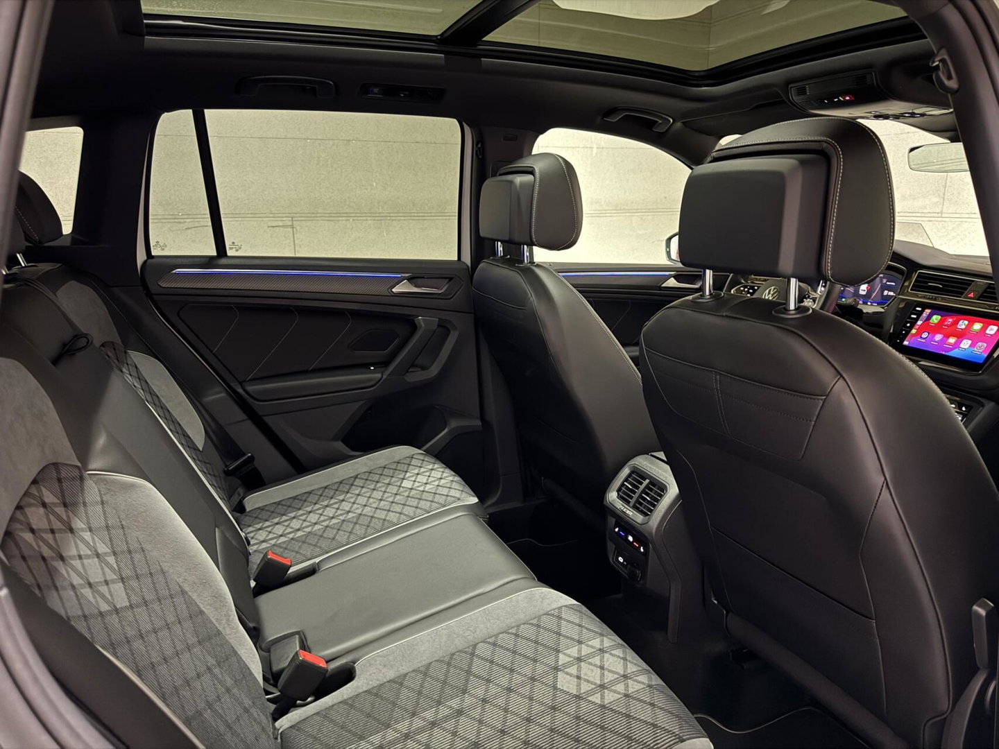 Volkswagen Tiguan 1.4 TSI eHybrid Black Style R-Line Pano Sfeer Camera NAP