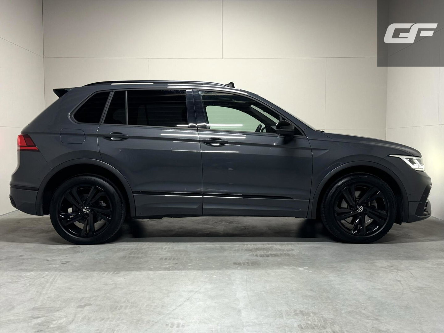 Volkswagen Tiguan 1.4 TSI eHybrid Black Style R-Line Pano Sfeer Camera NAP