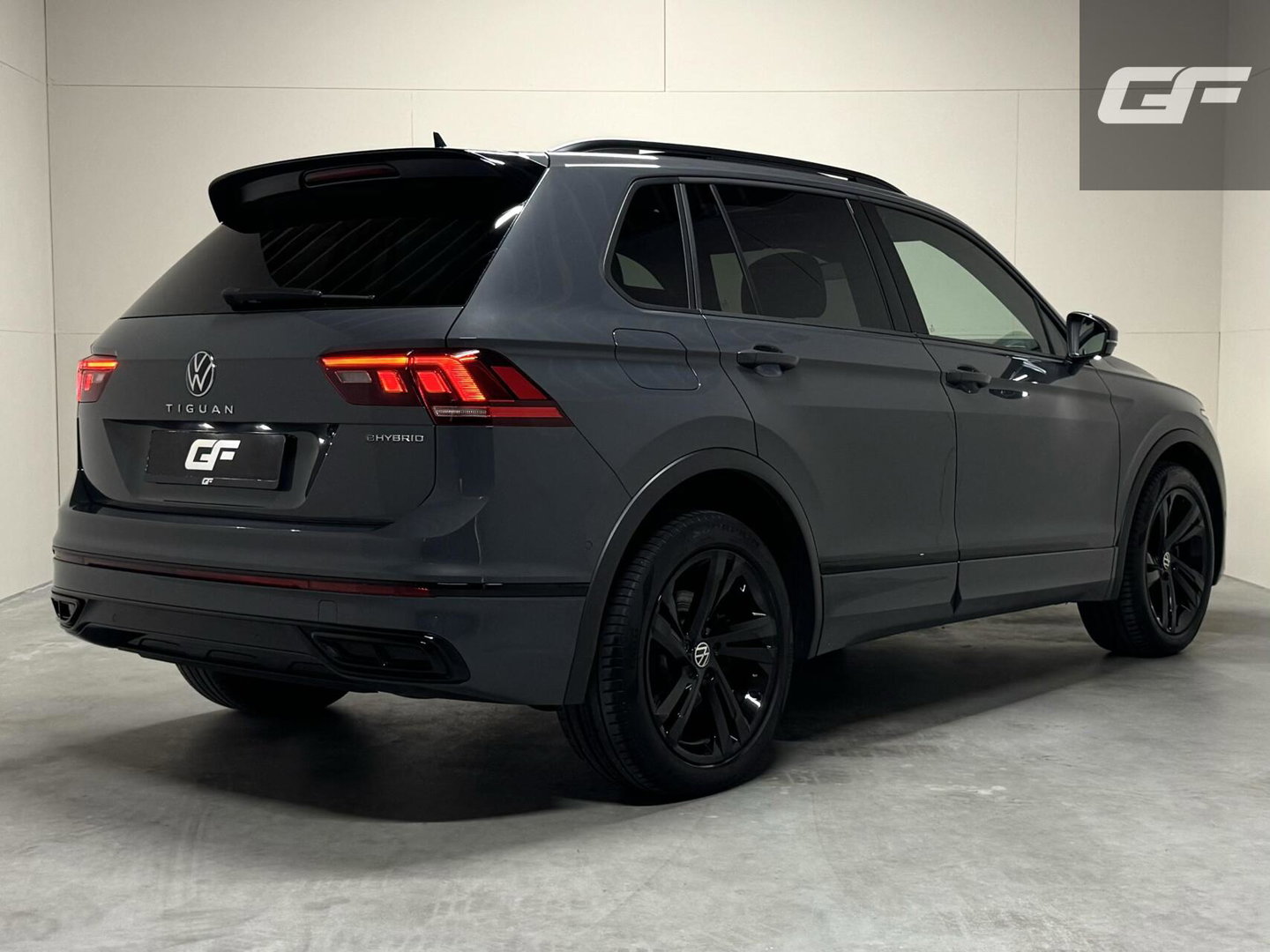 Volkswagen Tiguan 1.4 TSI eHybrid Black Style R-Line Pano Sfeer Camera NAP