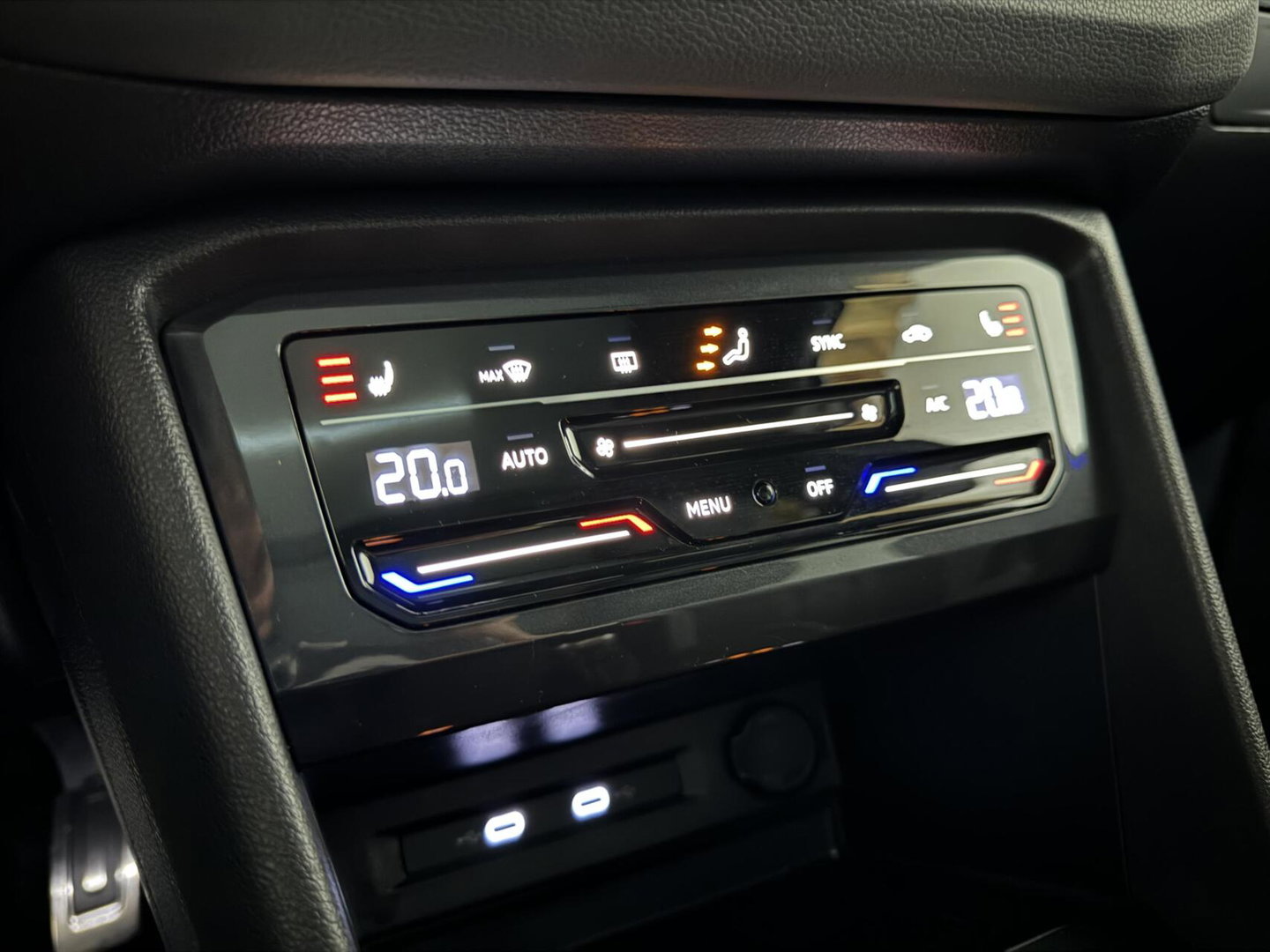 Volkswagen Tiguan 1.4 TSI eHybrid Black Style R-Line Pano Sfeer Camera NAP