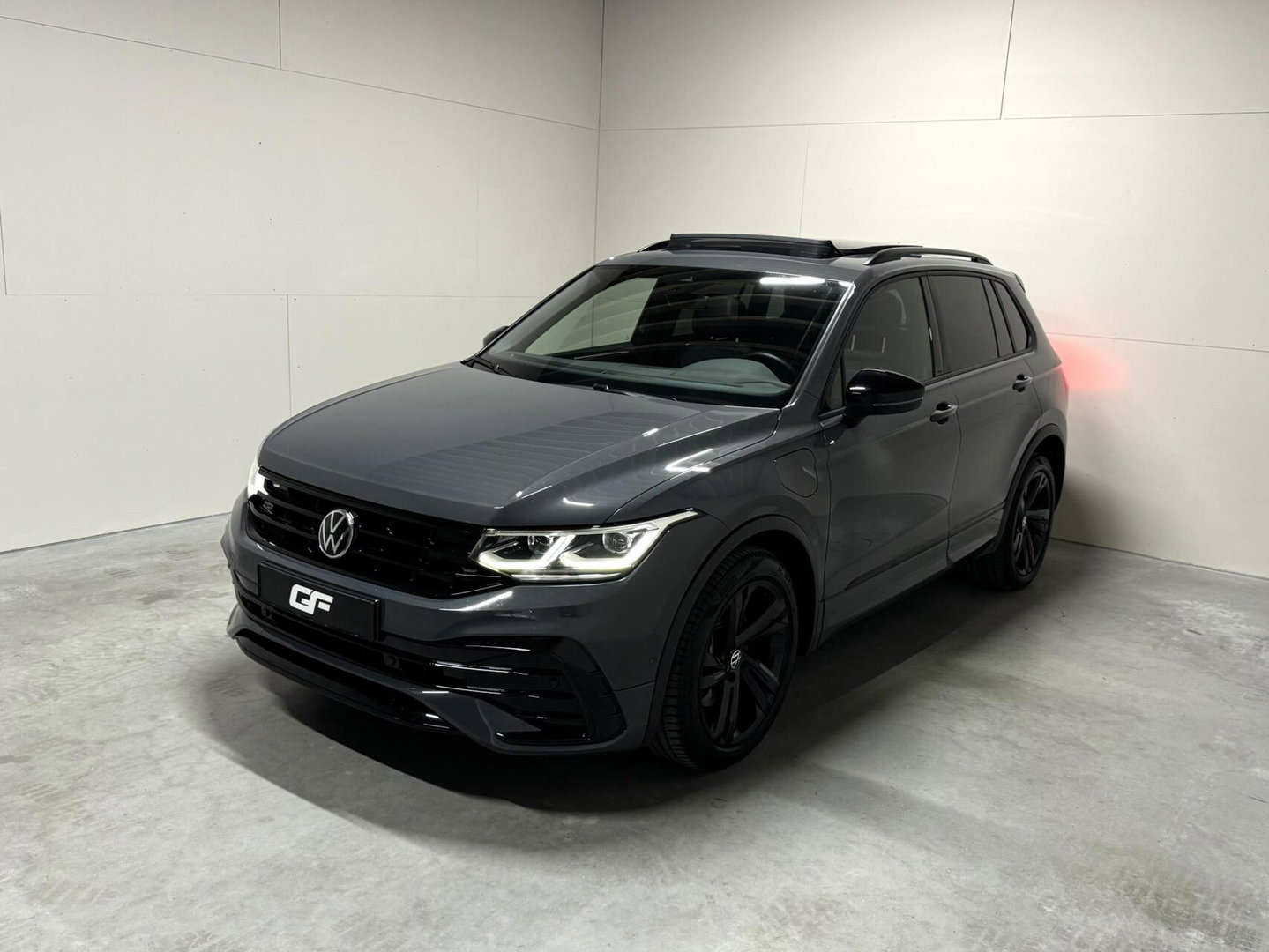 Volkswagen Tiguan 1.4 TSI eHybrid Black Style R-Line Pano Sfeer Camera NAP