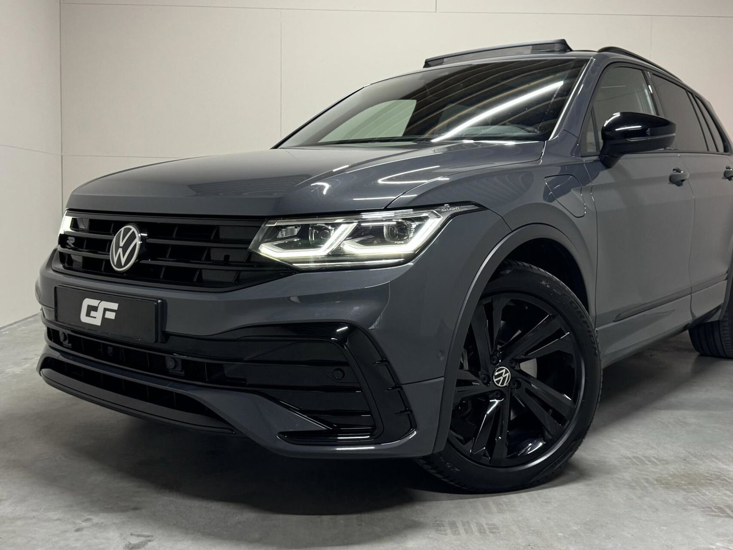 Volkswagen Tiguan 1.4 TSI eHybrid Black Style R-Line Pano Sfeer Camera NAP