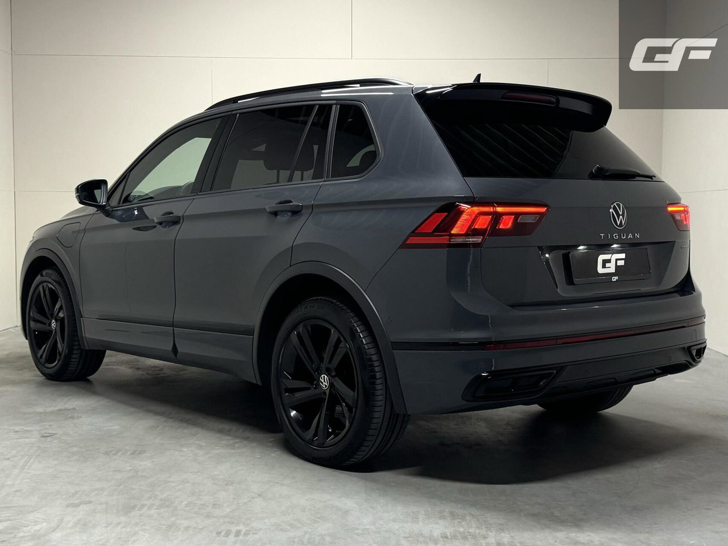 Volkswagen Tiguan 1.4 TSI eHybrid Black Style R-Line Pano Sfeer Camera NAP