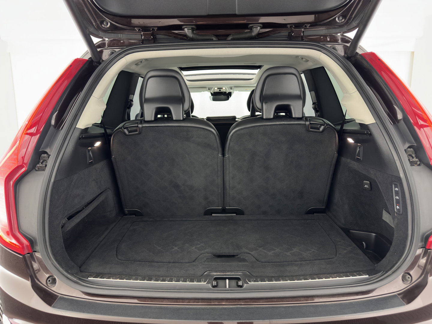 Volvo XC90 2.0 D5 AWD Inscription [ 7-Pers. ] Aut. *PANO | LEATHER | FULL-LED | MEMORY-PACK | BLINDSPOT | KEYLESS | DIGI-COCKPIT | CAMERA | NAVI-FULLMAP | HEATED-CONTOURSEATS | TOWBAR |  HEAD-UP |  21''ALU*