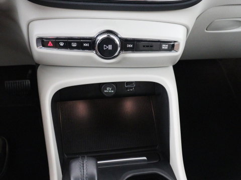 Volvo XC40 1.5 T5 Recharge Business Pro | SOH 89,2% | Leder | Memory | Stuur/stoel verwarming | Cruise control | Caplay | Park assist | Elektrische achterklep | Trekhaak