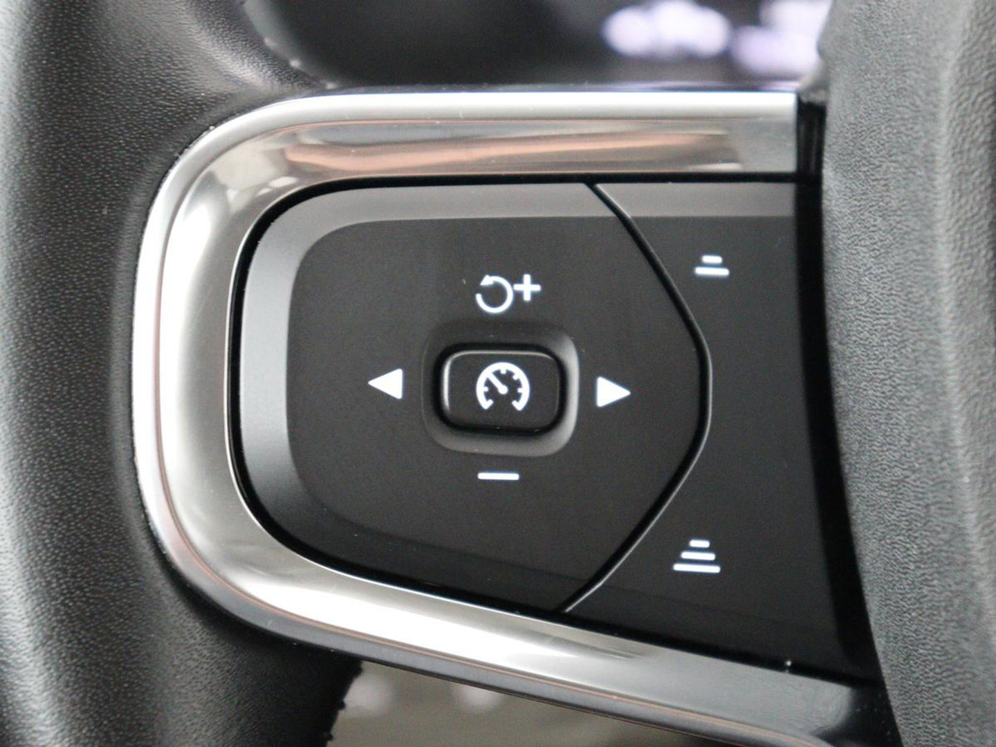 Volvo XC40 1.5 T5 Recharge Business Pro | SOH 89,2% | Leder | Memory | Stuur/stoel verwarming | Cruise control | Caplay | Park assist | Elektrische achterklep | Trekhaak