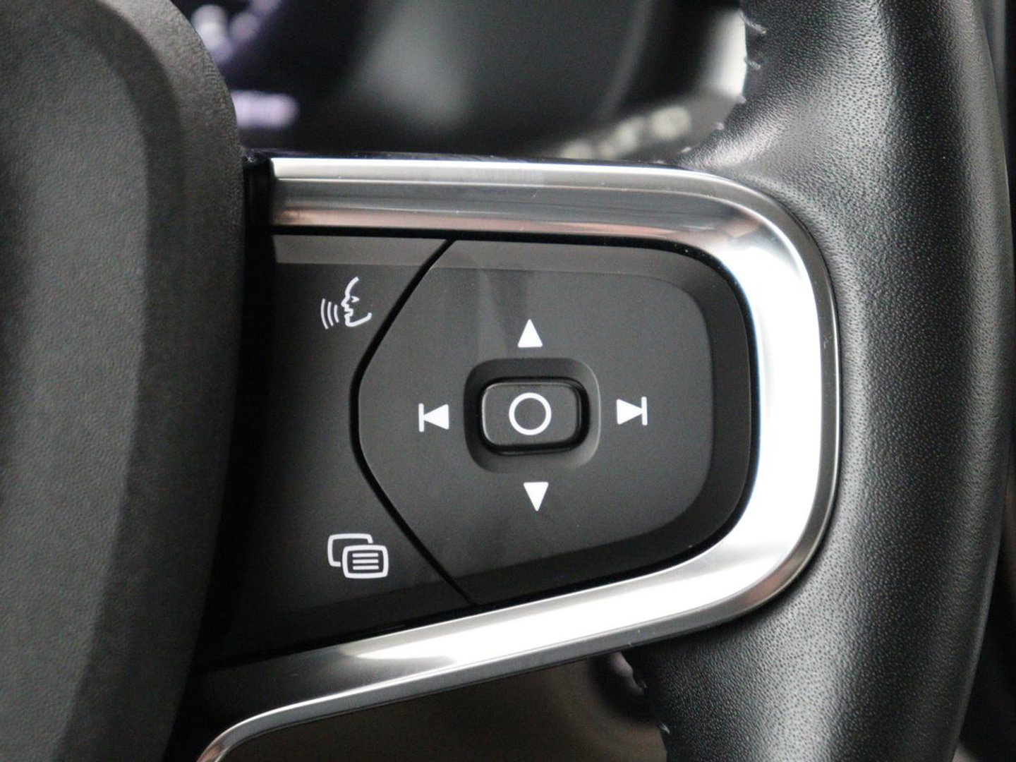 Volvo XC40 1.5 T5 Recharge Business Pro | SOH 89,2% | Leder | Memory | Stuur/stoel verwarming | Cruise control | Caplay | Park assist | Elektrische achterklep | Trekhaak